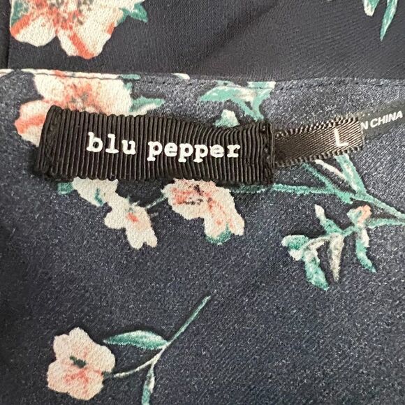 Blu Pepper Floral Romper Size L - Picture 4 of 6